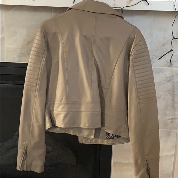Tan jacket - Picture 3 of 3